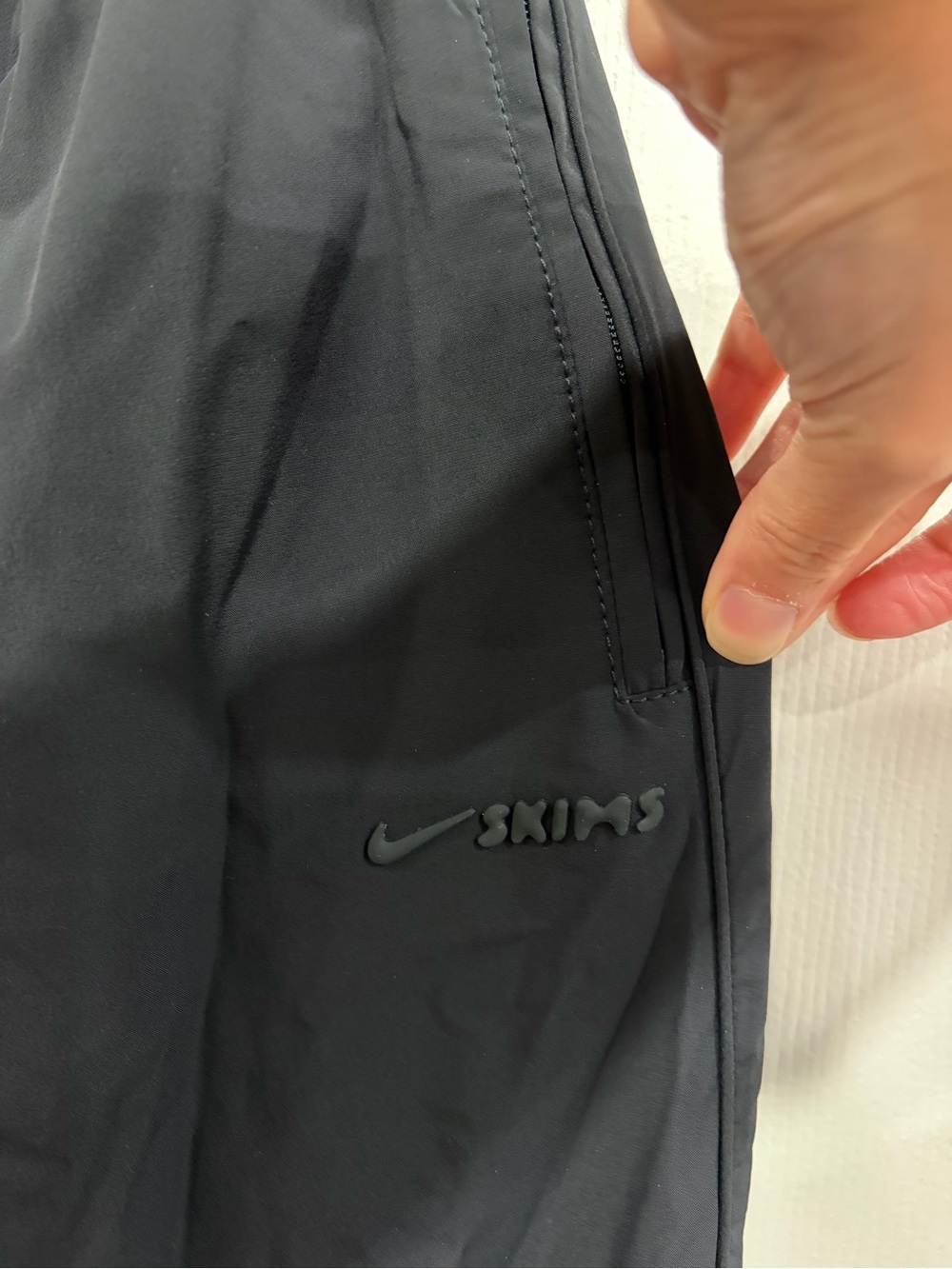 SKIMS NIKE NWT Woven Nylon Pants in OBSIDIAN SZ XS - Picture 7 of 10